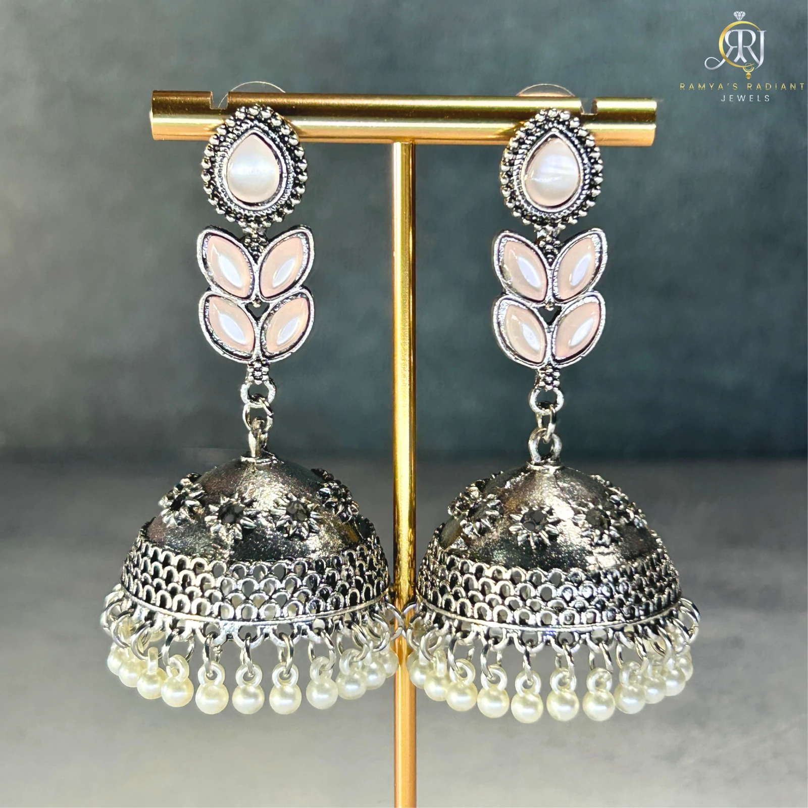 Floral hanging Earrings thumbnail 2