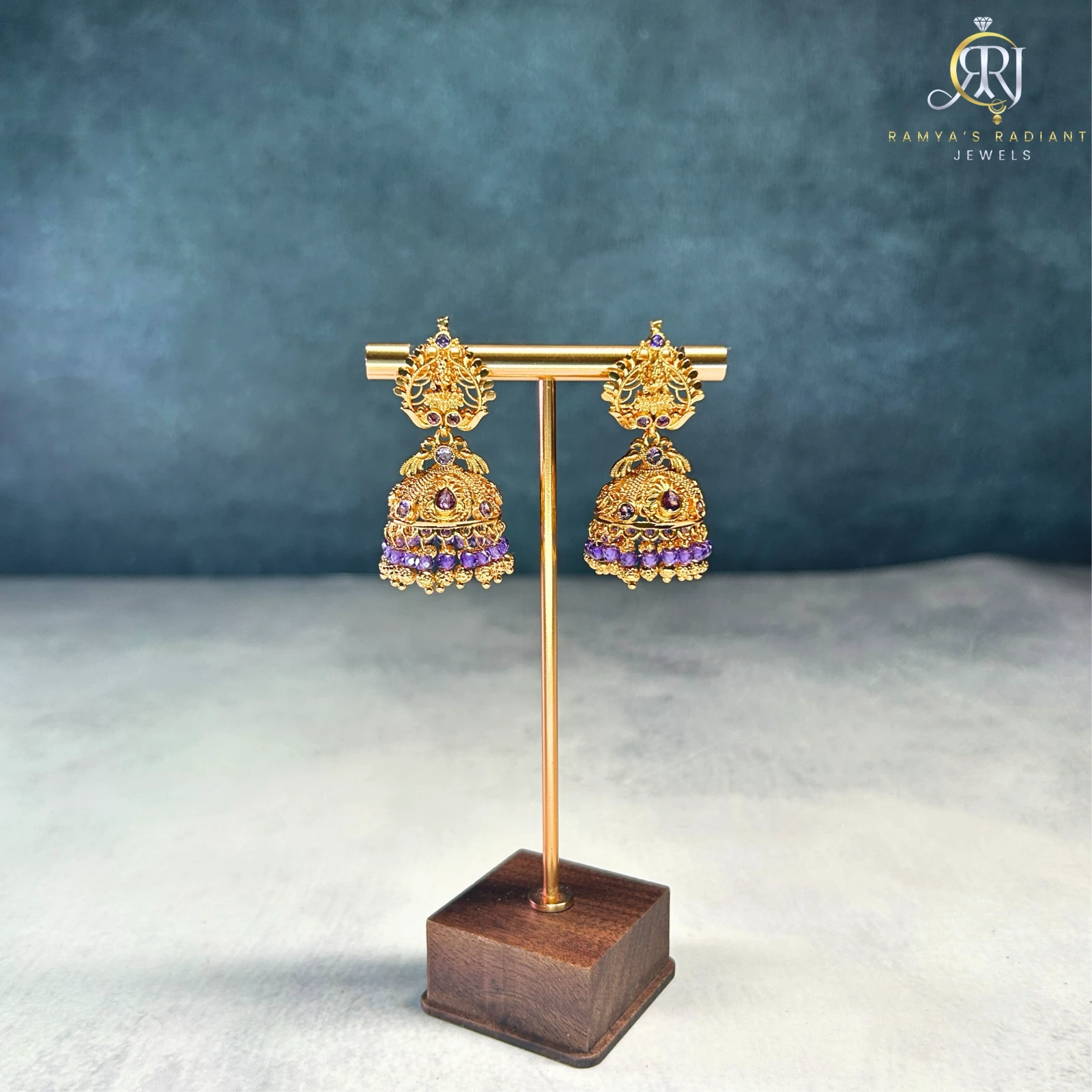 Traditional Gold Earrings view
